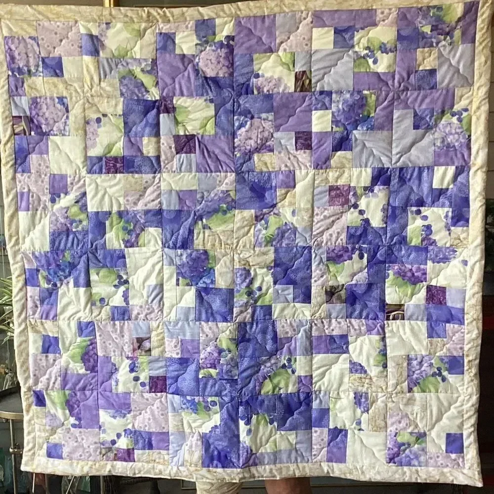 NWT Hand Crafted Gorgeous Shades of Purple, Cream and Gold Hydrangea Print Quilt